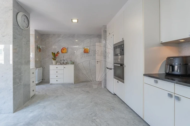 Apartamento T4 para Venda em Areeiro Foto 15