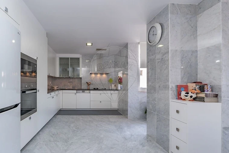 Apartamento T4 para Venda em Areeiro Foto 16