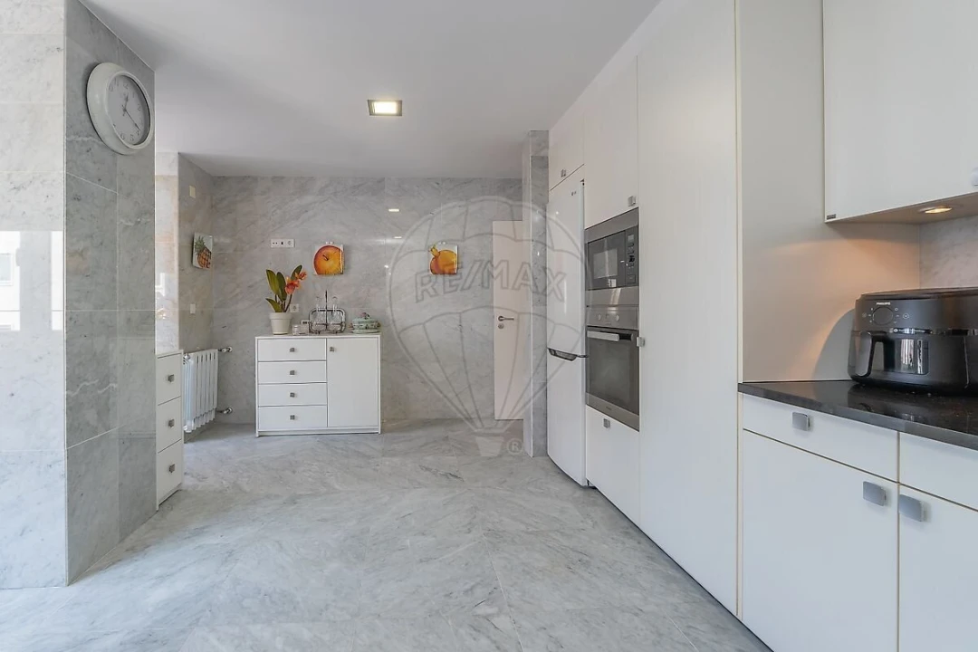 Apartamento T4 para Venda em Areeiro Foto 15