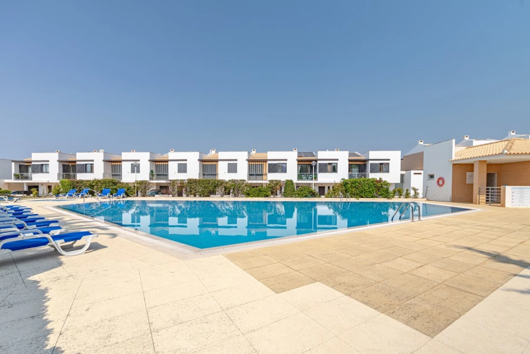 Moradia T3 para Venda em Albufeira e Olhos de Água Foto 1