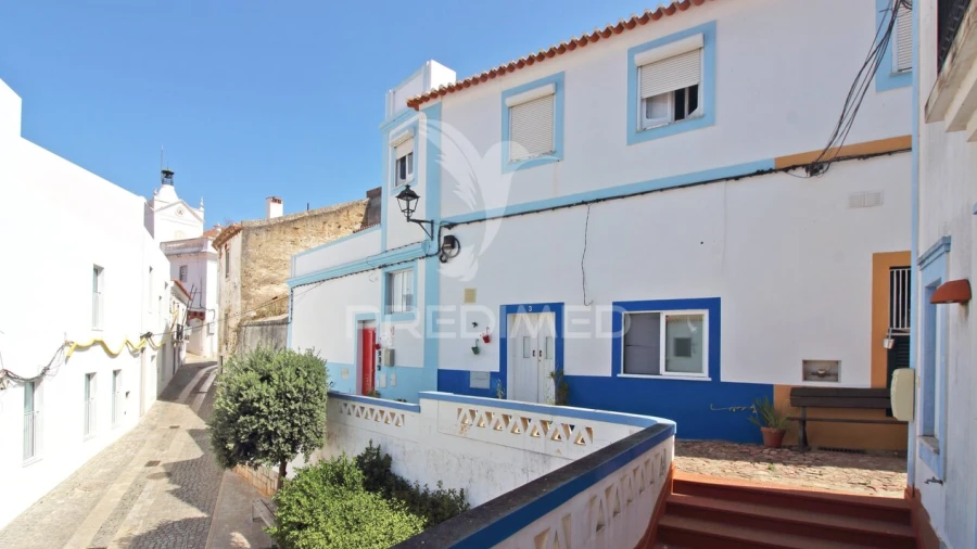 Moradia T4 para Venda em São Salvador e Santa Maria