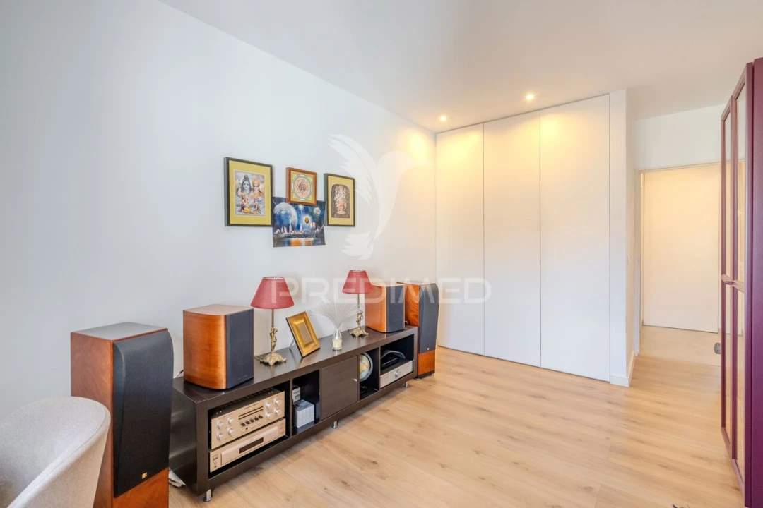 Apartamento T2 para Venda em Carnaxide e Queijas Foto 21