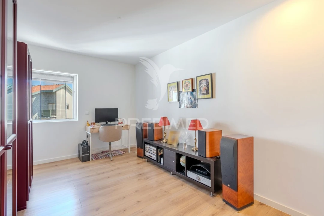 Apartamento T2 para Venda em Carnaxide e Queijas Foto 22