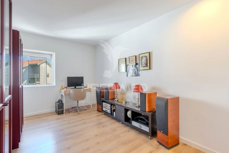 Apartamento T2 para Venda em Carnaxide e Queijas Foto 22