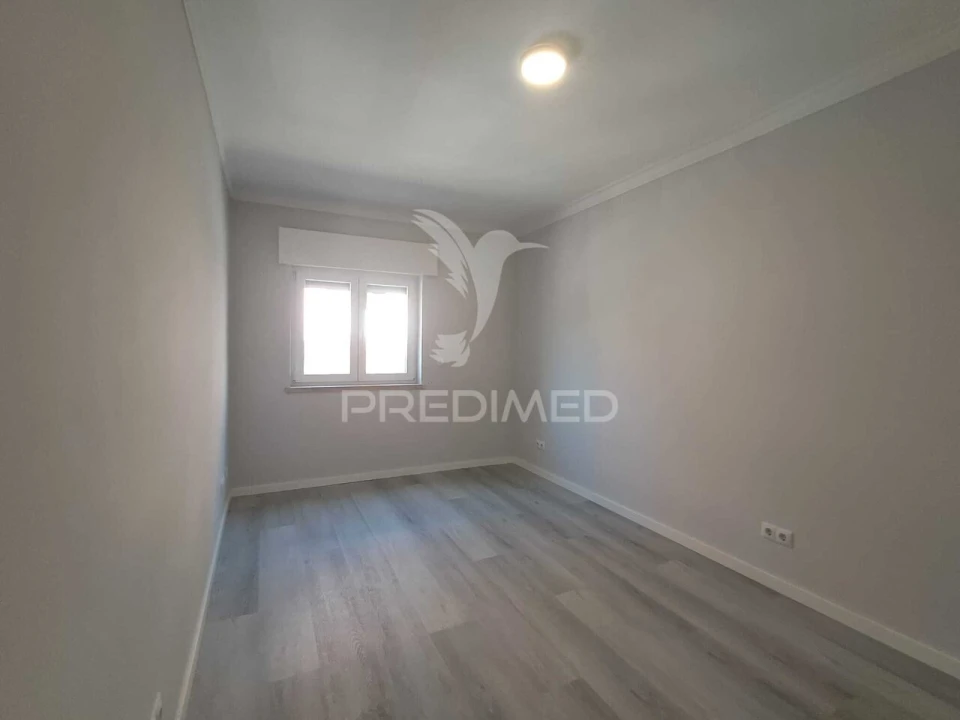 Apartamento T2 para Venda em Corroios Foto 16