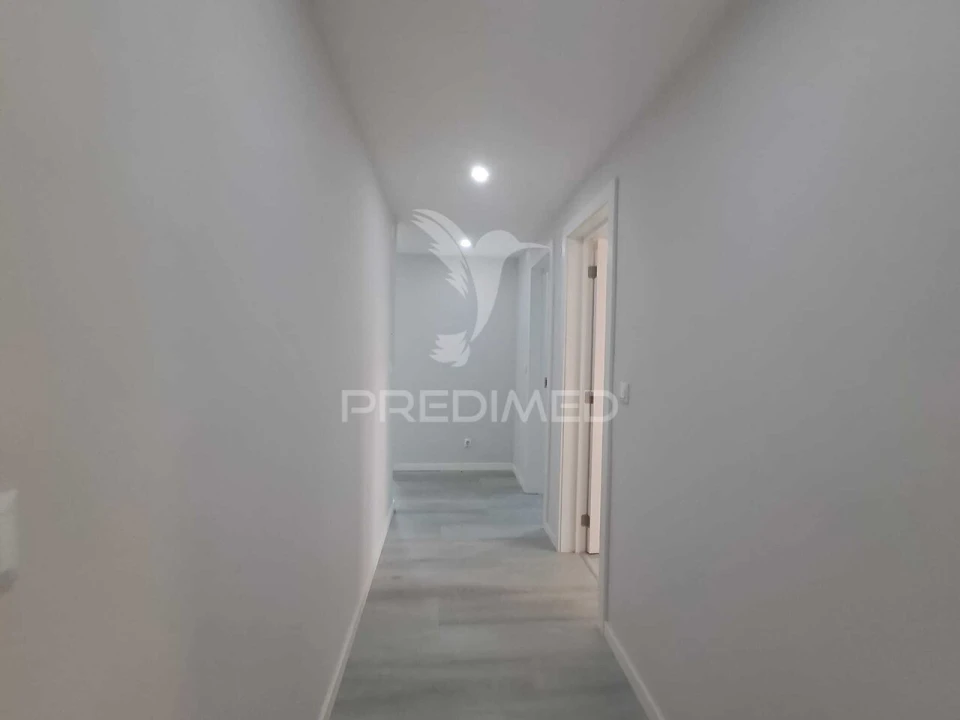 Apartamento T2 para Venda em Corroios Foto 10