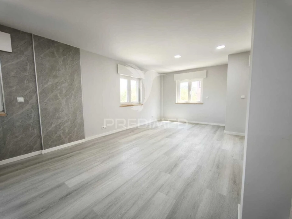 Apartamento T2 para Venda em Corroios Foto 16