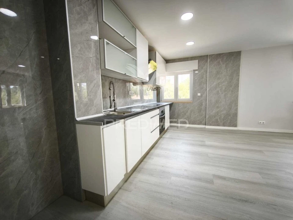 Apartamento T2 para Venda em Corroios Foto 7