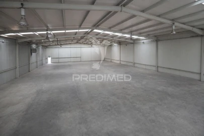 Armazém para Arrendamento em Vila de Prado