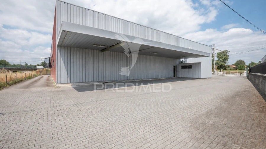 Armazém para Arrendamento em Vila de Prado