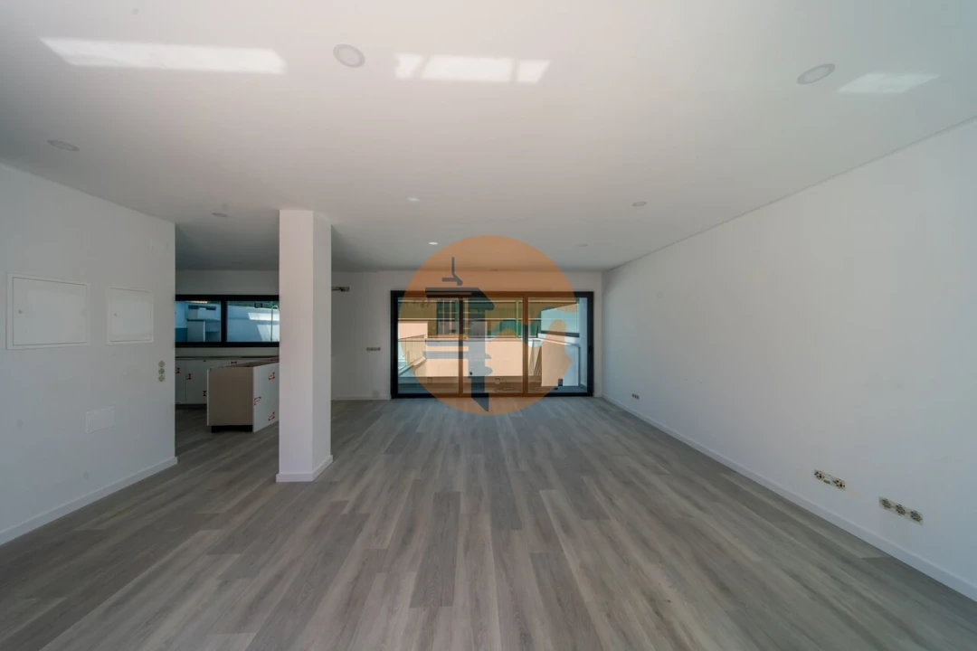 Moradia T3 para Venda em Montenegro Foto 2