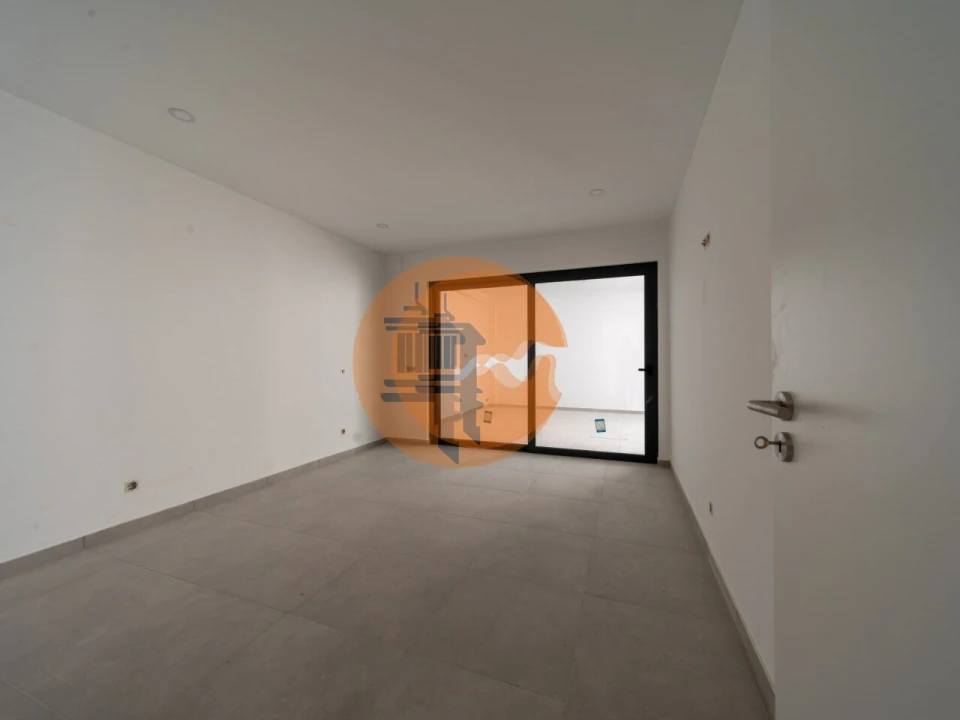 Moradia T3 para Venda em Montenegro Foto 18