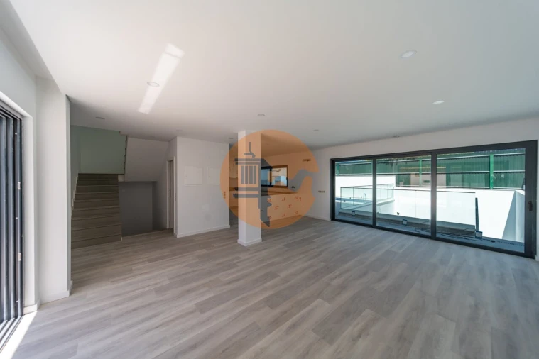 Moradia T3 para Venda em Montenegro Foto 4