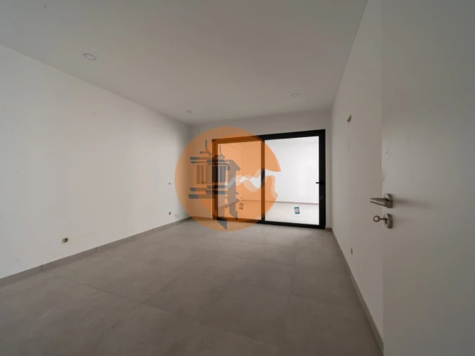 Moradia T3 para Venda em Montenegro Foto 18