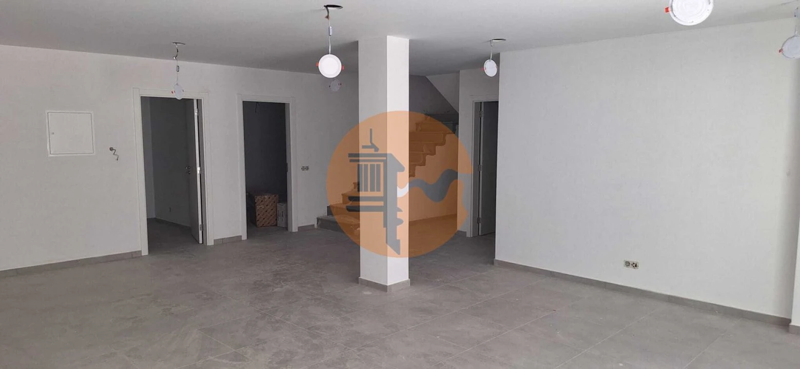 Moradia T3 para Venda em Montenegro Foto 18