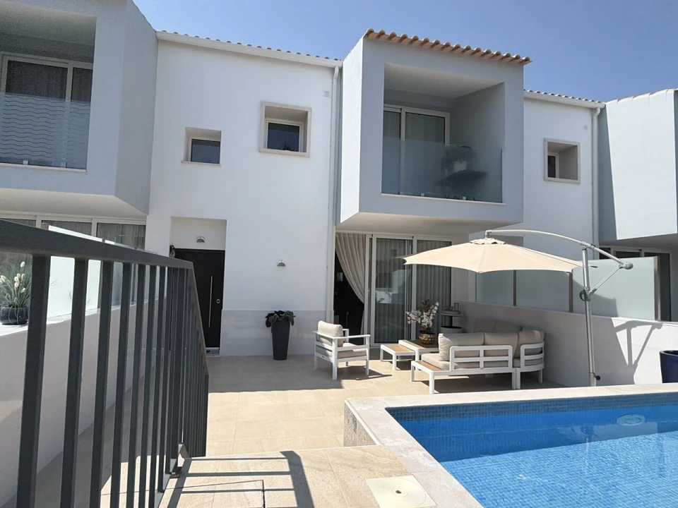 Moradia T4 para Venda em Albufeira e Olhos de Água Foto 1