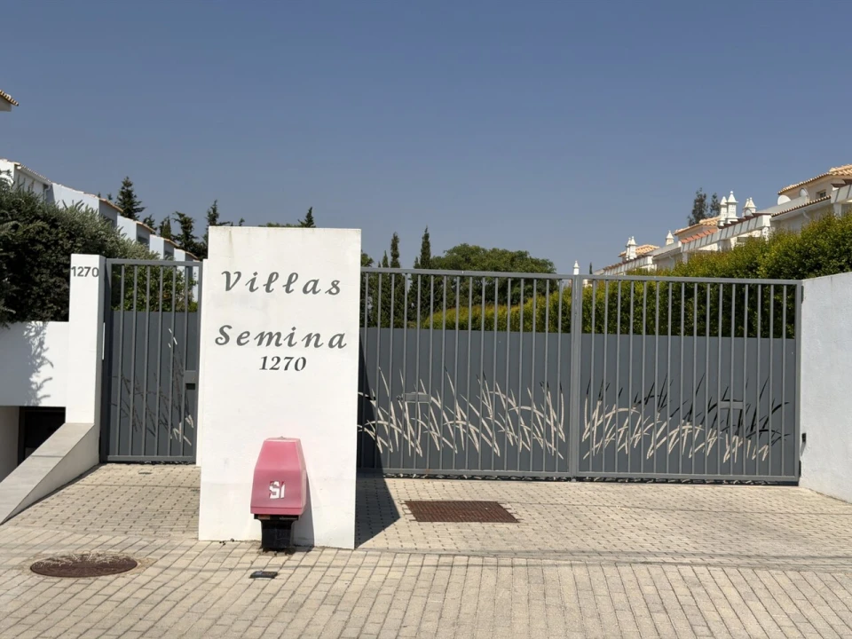 Moradia T4 para Venda em Albufeira e Olhos de Água Foto 6