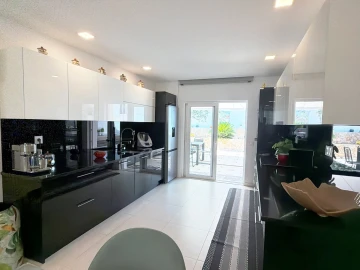 Moradia T4 para Venda em Albufeira e Olhos de Água