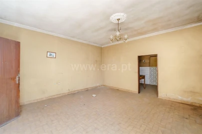 Moradia T4 para Venda em Três Povos