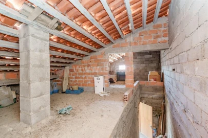 Moradia T4 para Venda em Três Povos
