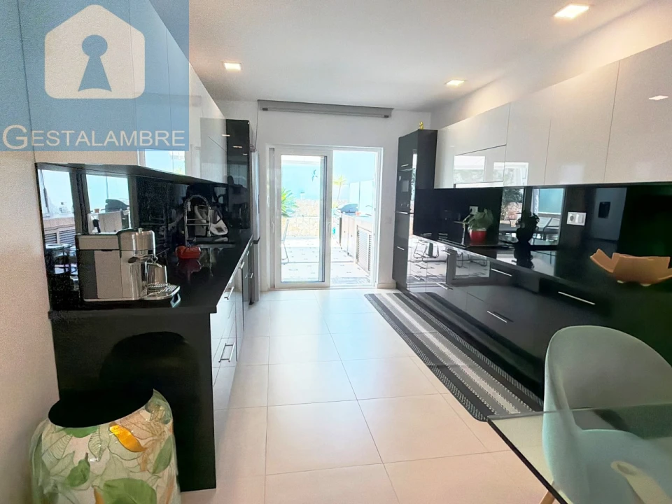 Moradia T4 para Venda em Albufeira e Olhos de Água Foto 17