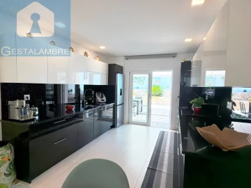 Moradia T4 para Venda em Albufeira e Olhos de Água
