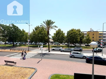 Loja para Venda em Albufeira e Olhos de Água
