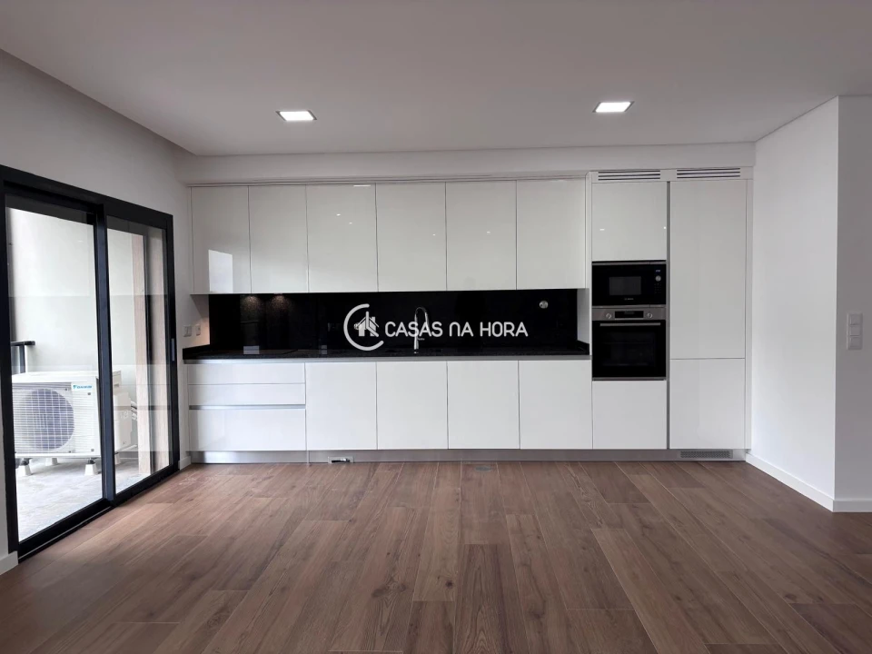 Apartamento T2 para Arrendamento em Repeses e São Salvador Foto 1