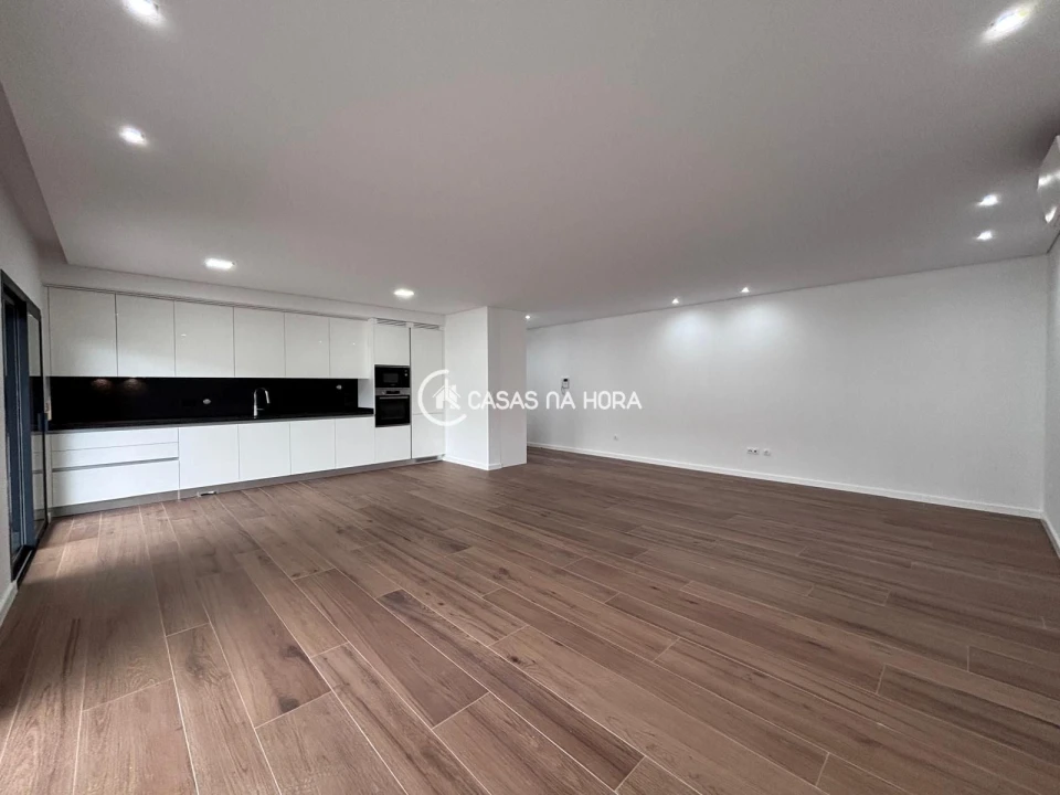 Apartamento T2 para Arrendamento em Repeses e São Salvador Foto 3
