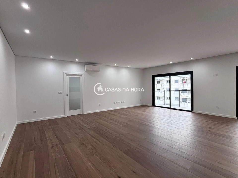 Apartamento T2 para Arrendamento em Repeses e São Salvador Foto 4