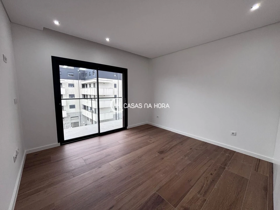 Apartamento T2 para Arrendamento em Repeses e São Salvador Foto 7