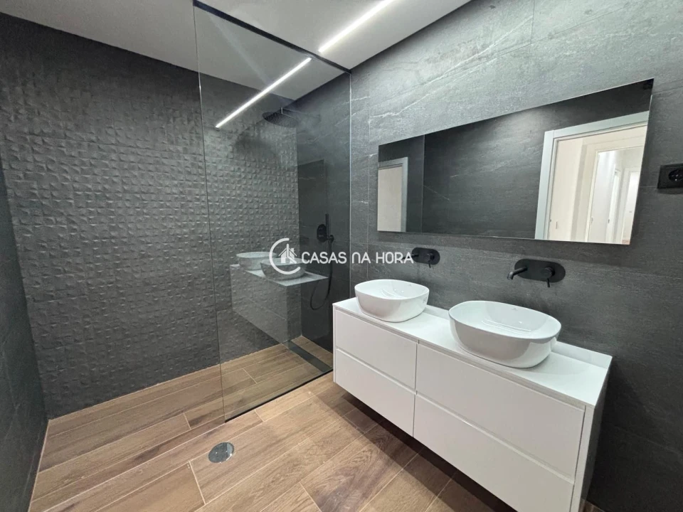 Apartamento T2 para Arrendamento em Repeses e São Salvador Foto 10