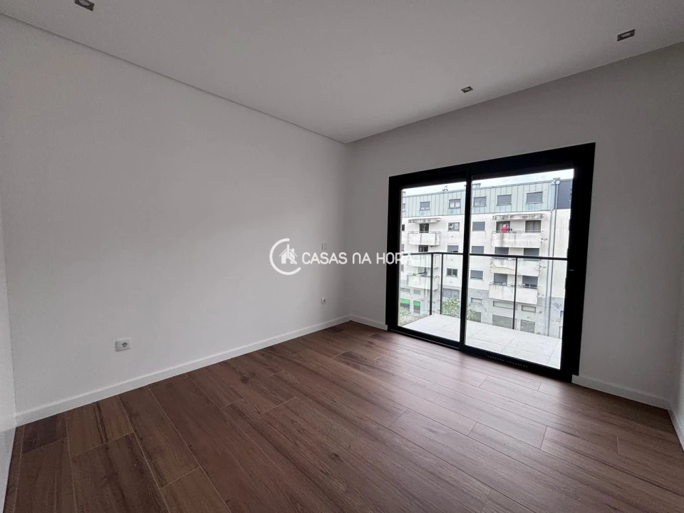 Apartamento T2 para Arrendamento em Repeses e São Salvador Foto 8
