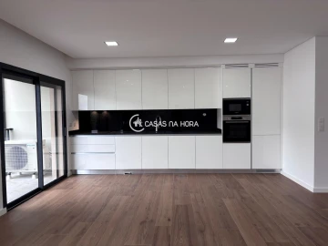 Apartamento T2 para Arrendamento em Repeses e São Salvador