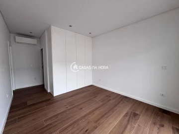 Apartamento T2 para Arrendamento em Repeses e São Salvador