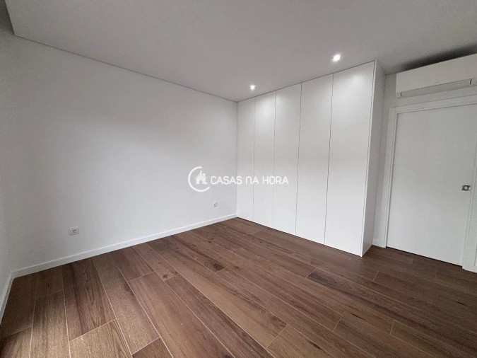 Apartamento T2 para Arrendamento em Repeses e São Salvador Foto 6
