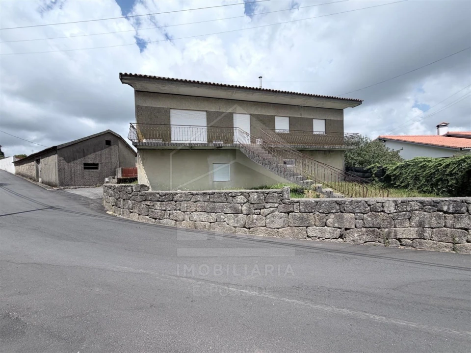 Moradia T5 para Venda em Vila Cova e Feitos Foto 1