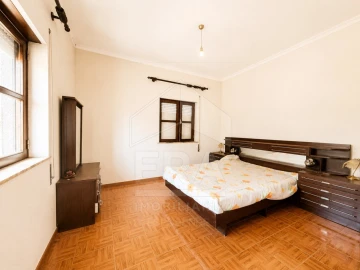 Moradia T5 para Venda em Vila Cova e Feitos