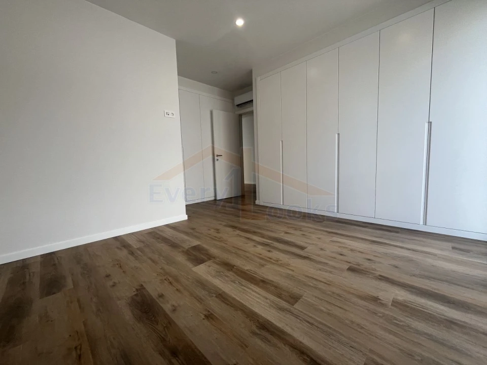 Moradia T4 para Venda em Santa Maria, São Pedro e Sobral da Lagoa Foto 9