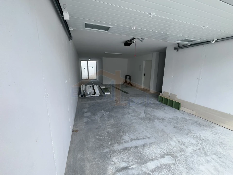 Moradia T4 para Venda em Santa Maria, São Pedro e Sobral da Lagoa Foto 25