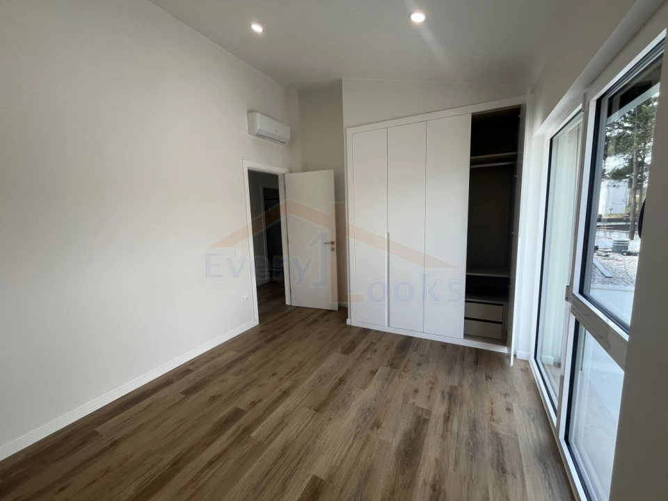 Moradia T4 para Venda em Santa Maria, São Pedro e Sobral da Lagoa Foto 22
