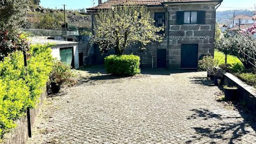 Moradia T3 para Venda em Monte Córdova