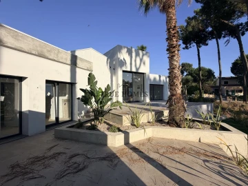 Moradia T4 para Venda em Charneca de Caparica e Sobreda