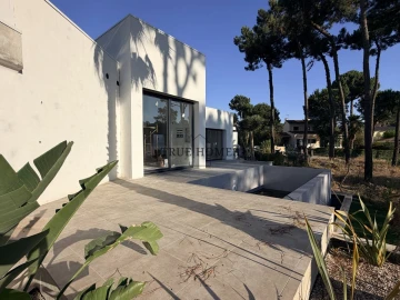 Moradia T4 para Venda em Charneca de Caparica e Sobreda