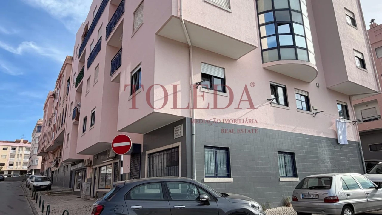 Apartamento T2 para Venda em Corroios Foto 34