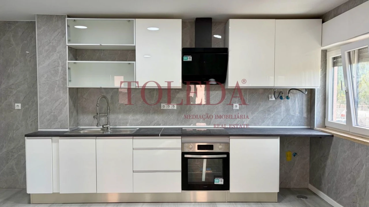 Apartamento T2 para Venda em Corroios Foto 12