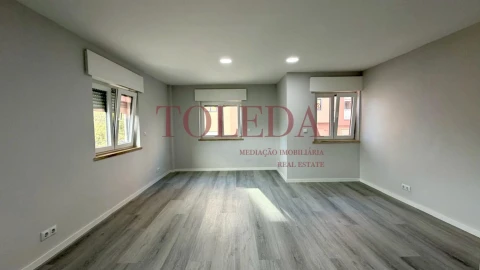 Apartamento T2 para Venda em Corroios