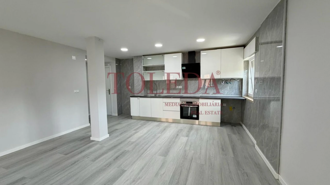 Apartamento T2 para Venda em Corroios Foto 10