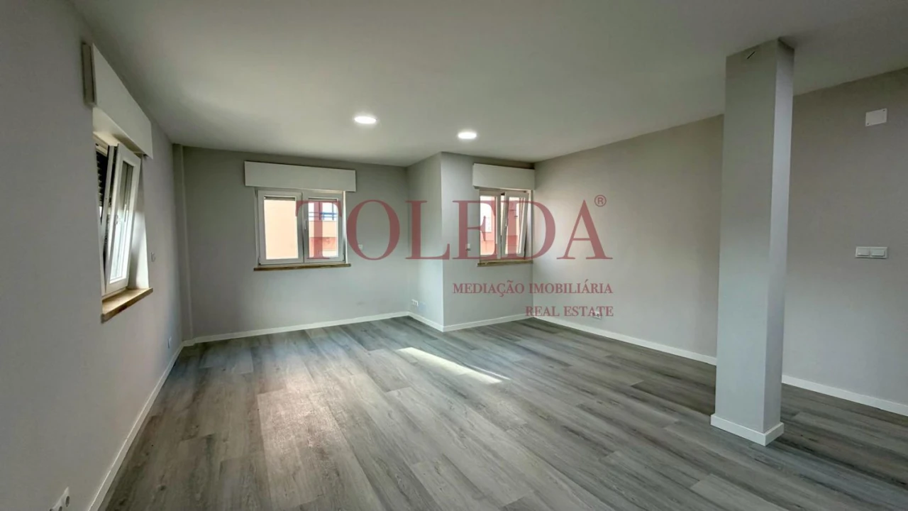 Apartamento T2 para Venda em Corroios Foto 19