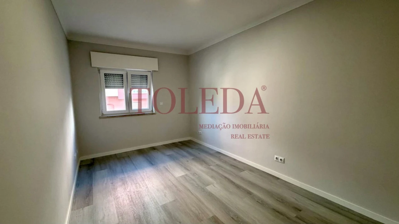 Apartamento T2 para Venda em Corroios Foto 26
